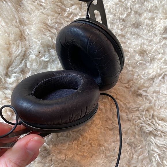 Sennheiser Momentum headphones - Picture 7 of 9